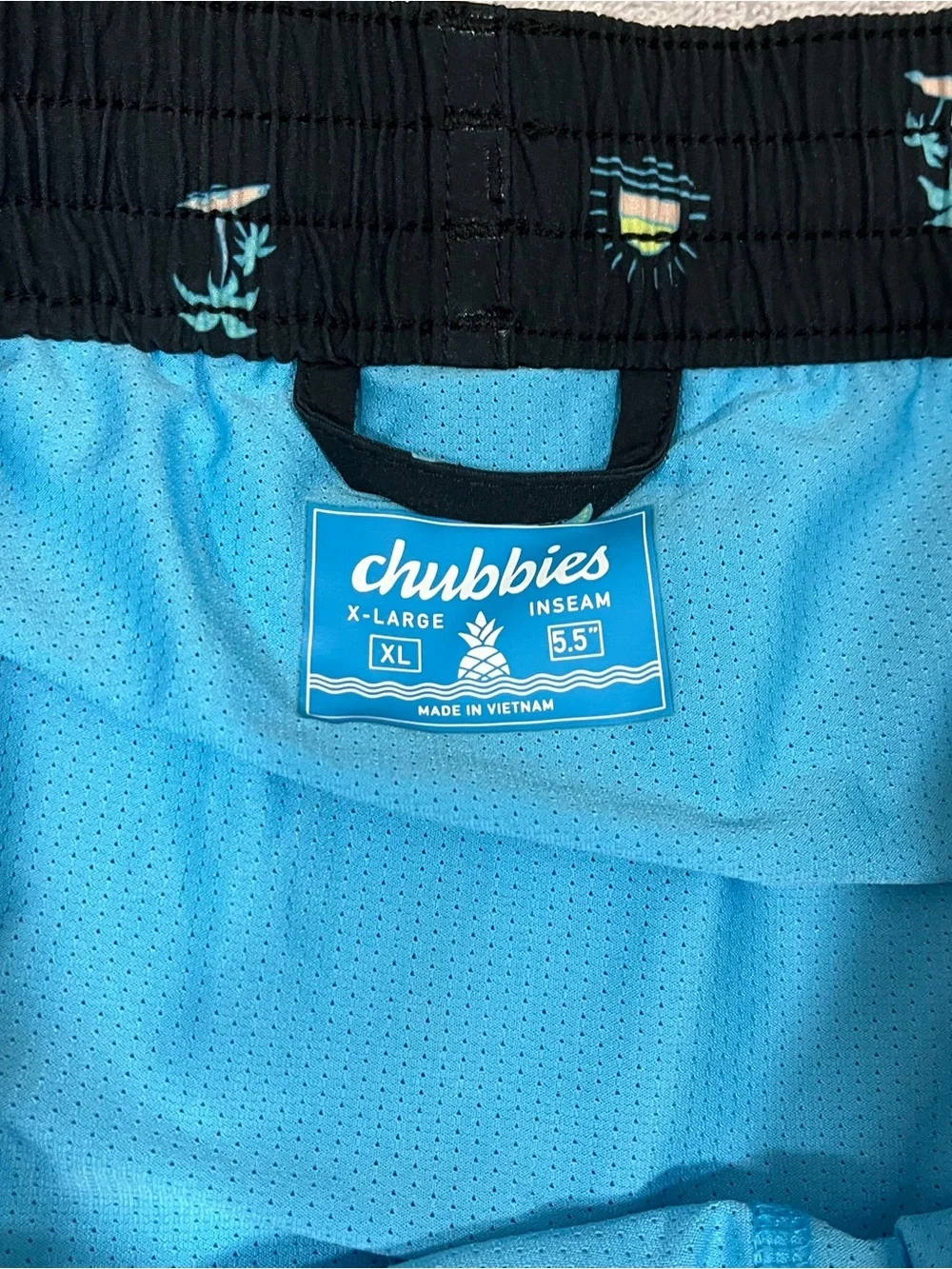 Chubbies Mens XL Swim Trunks Black Pineapple Print 5.5